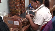 Cigar Packing: Cellophaning